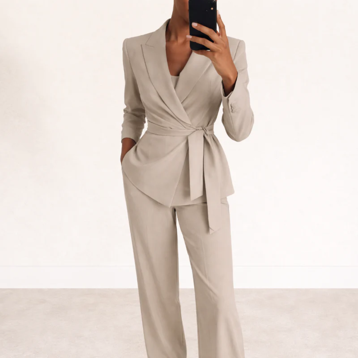 Ensemble Tailleur Emma | Blazer Croisé Ceinturé & Pantalon Large Chic 4