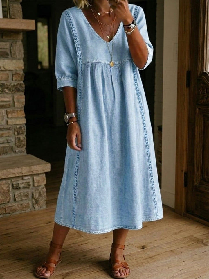 Robe Dena Longue Femme | Denim Léger, Col V, Détails en Dentelle 0