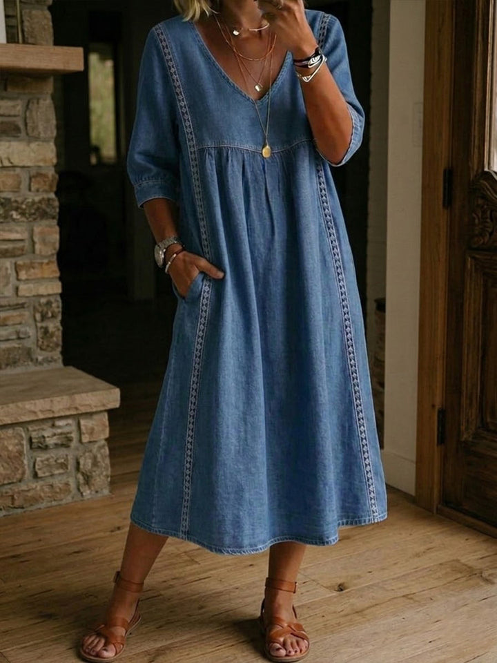 Robe Dena Longue Femme | Denim Léger, Col V, Détails en Dentelle 1