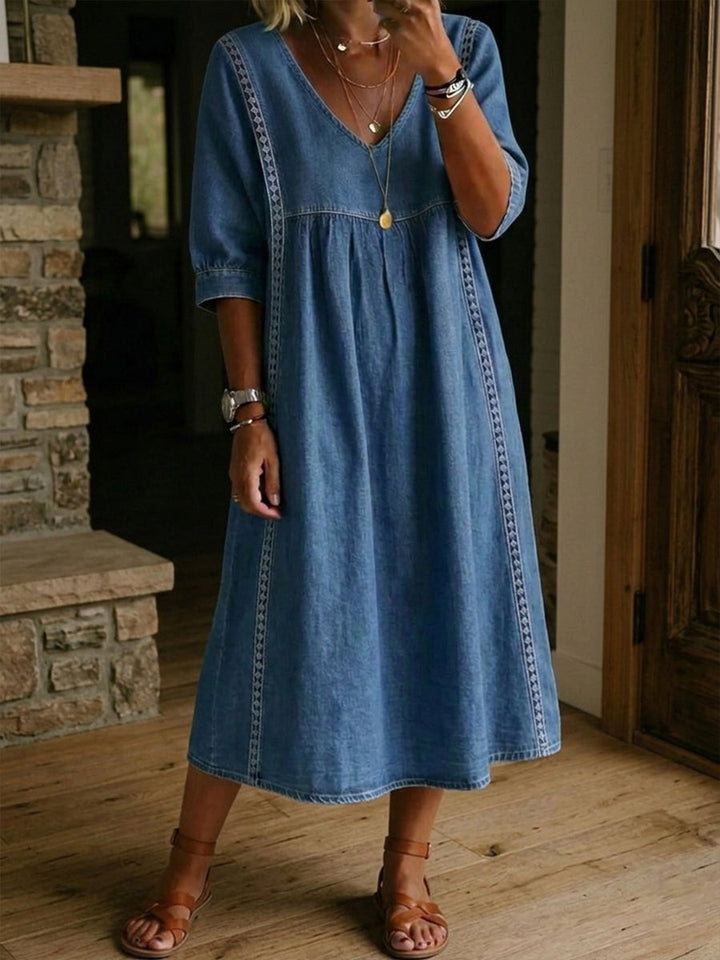 Robe Dena Longue Femme | Denim Léger, Col V, Détails en Dentelle 2