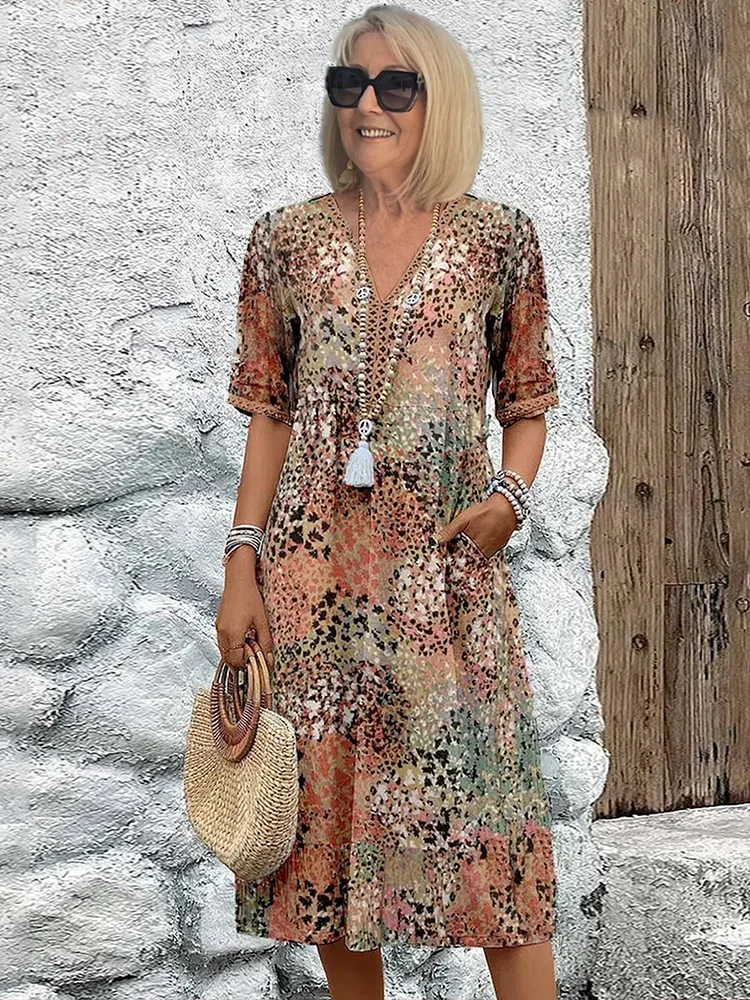 Robe d'été Viona | Décolleté en V, motif floral intégral, longueur genou 4