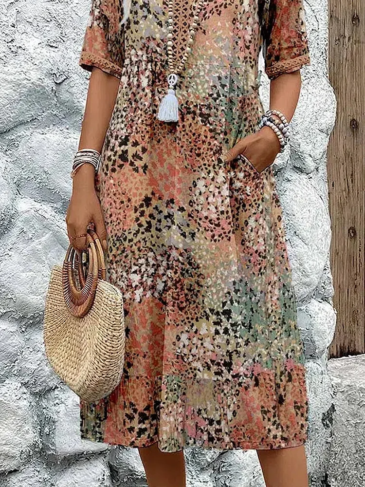 Robe d'été Viona | Décolleté en V, motif floral intégral, longueur genou 6
