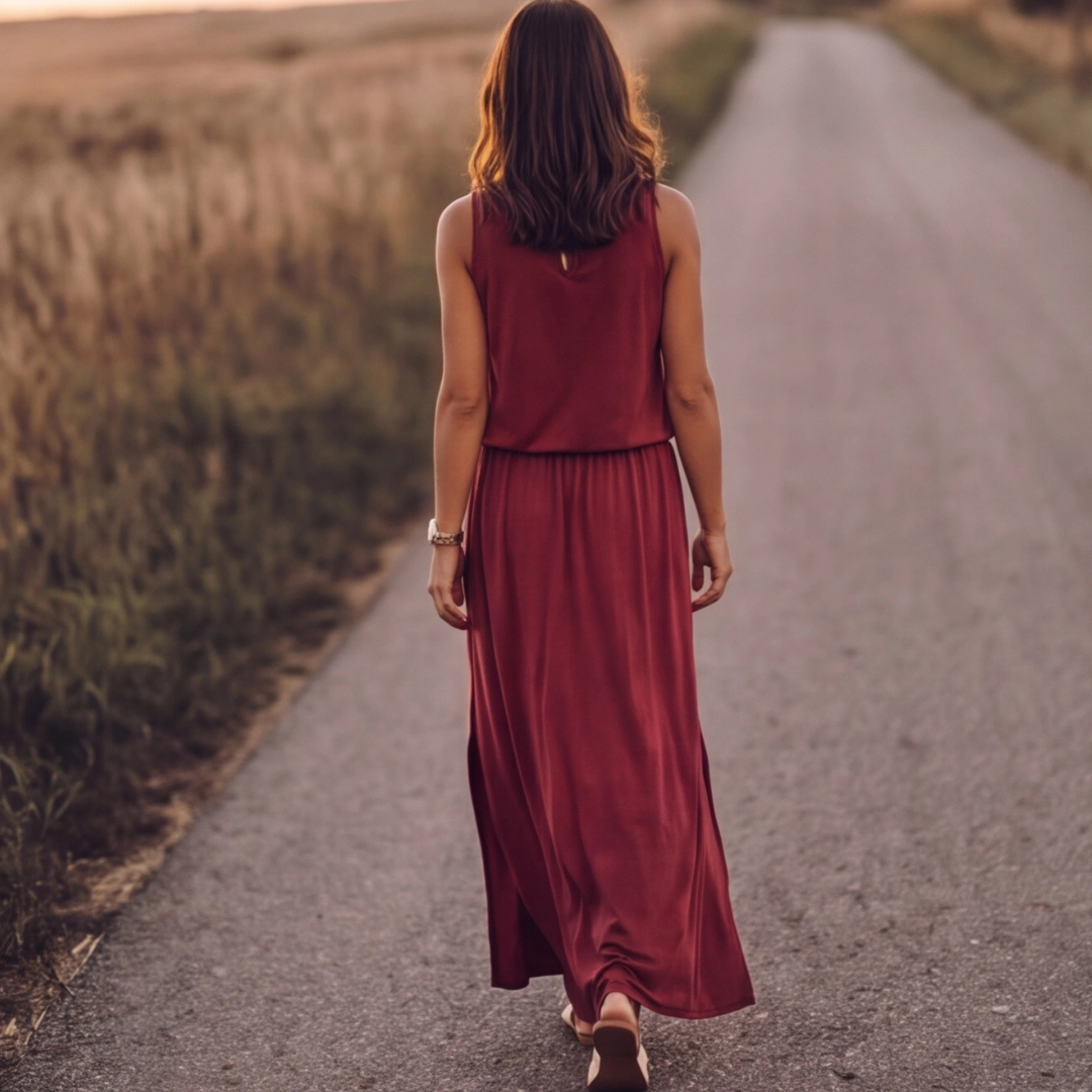 Robe longue Kateline | Maxi fluide, col rond, sans manches, fente latérale 3