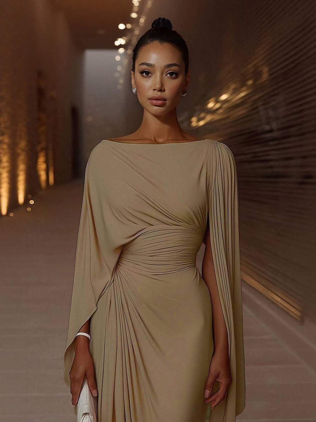Robe longue Mylène | Drapé à la taille, manches cape, encolure bateau 9
