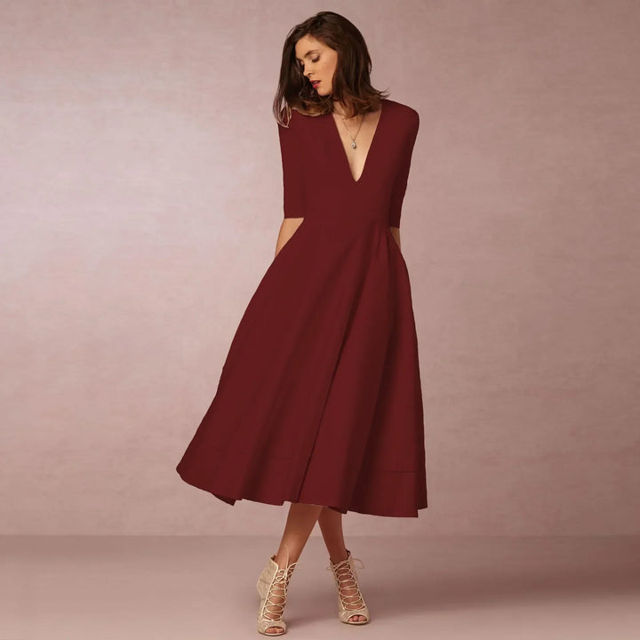 Robe Évasée Romane | Col V, Sans Manches, Élégance Intemporelle 3