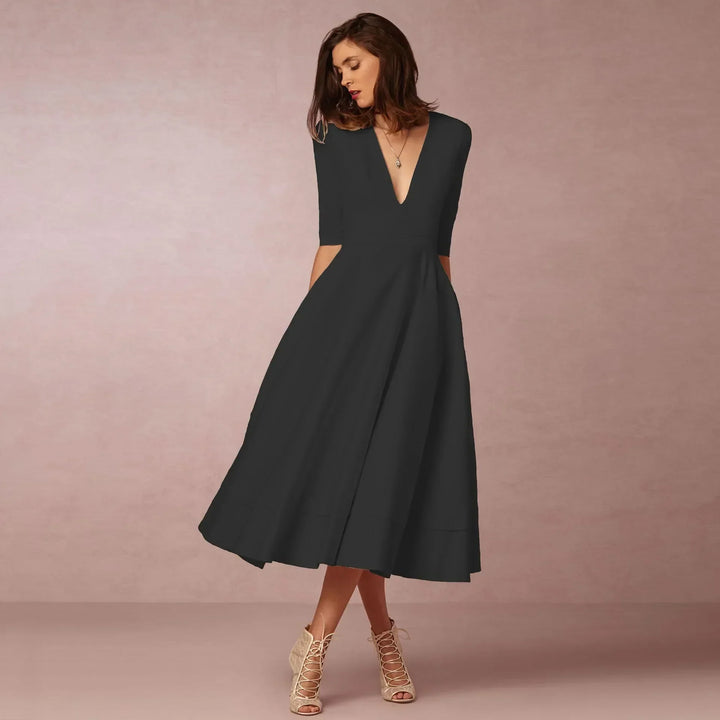 Robe Évasée Romane | Col V, Sans Manches, Élégance Intemporelle 5