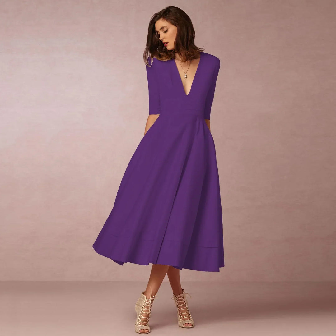 Robe Évasée Romane | Col V, Sans Manches, Élégance Intemporelle 8