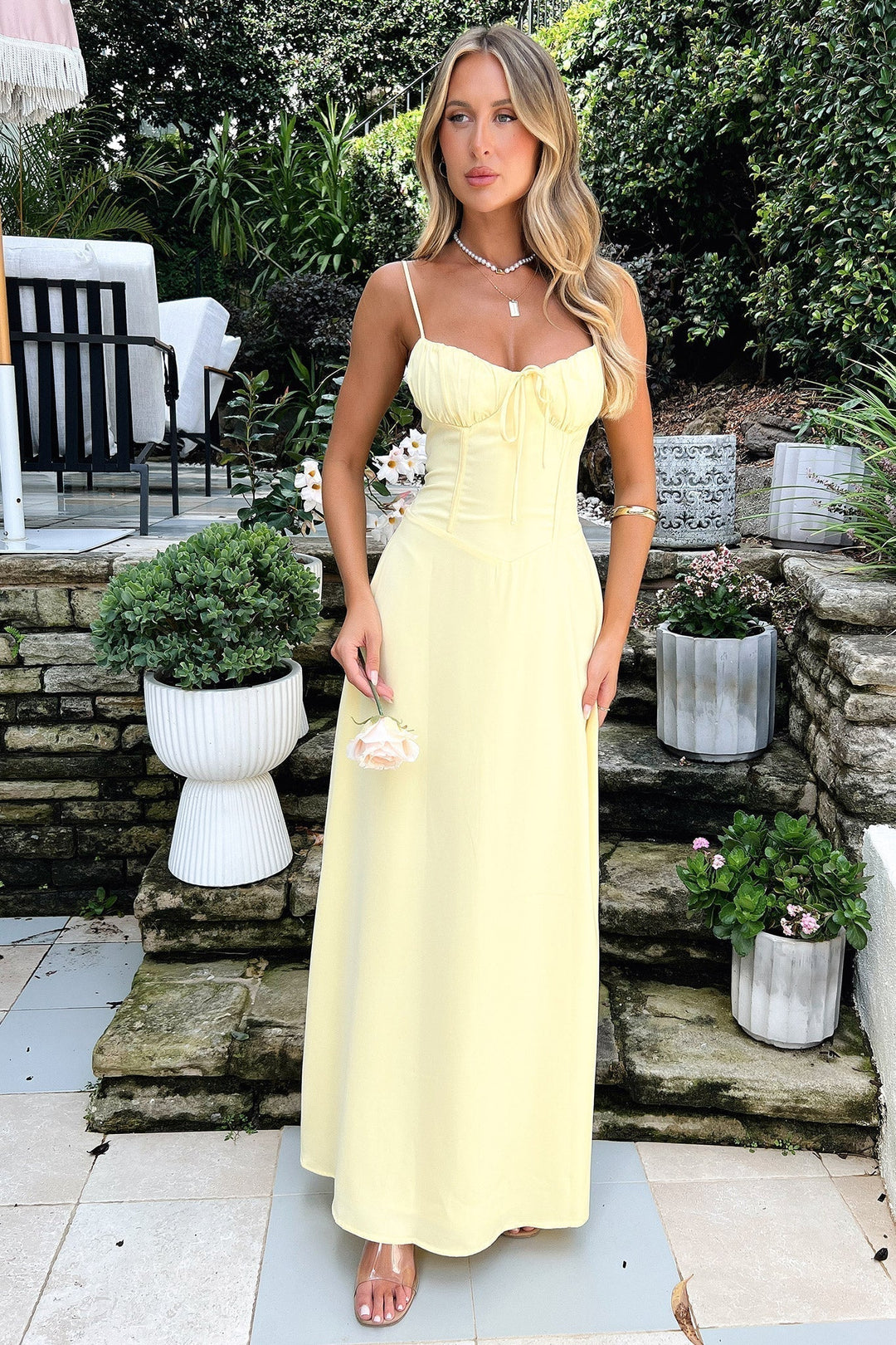 Robe Satinée Louise | Dentelle, Bretelles Fines, Élégance Luxe 3